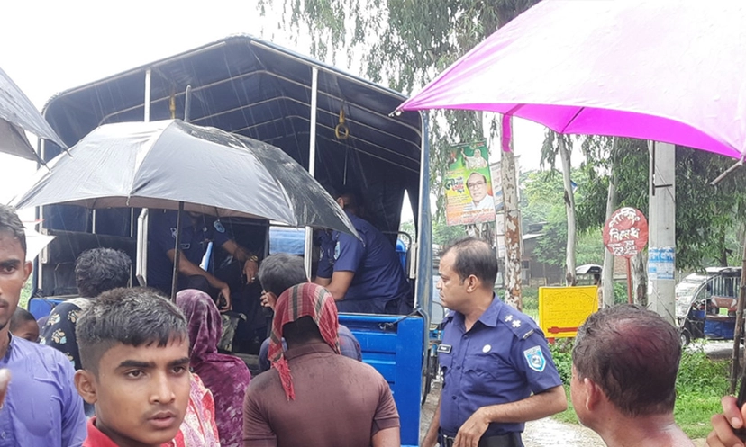 বিরামপুরে ট্রাক ও আটো-রিক্সার এর মুখোমুখি সংঘর্ষে নিহত-২, উপজেলা প্রশাসনের অনুদান প্রদান