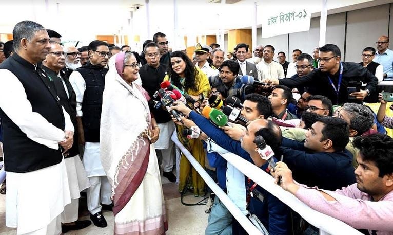 ভোটের মাধ্যমে সরকার পরিবর্তন হতে পারে : প্রধানমন্ত্রী ভোটের মাধ্যমে সরকার পরিবর্তন হতে পারে : প্রধানমন্ত্রী