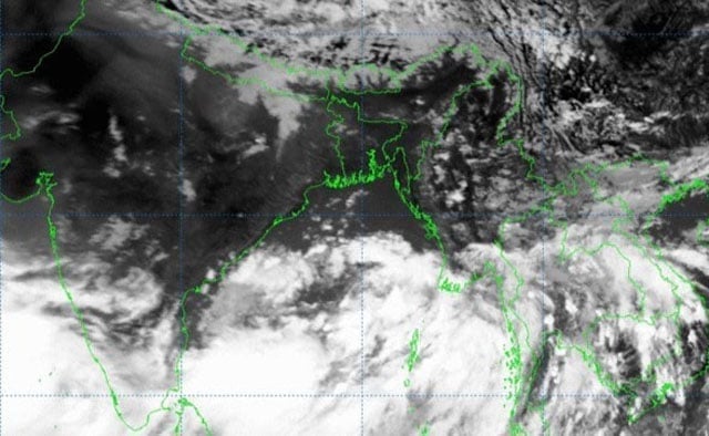 সাতক্ষীরা উপকূলে আঘাত হানতে শুরু করেছে ঘূর্ণিঝড় ‘রেমাল’ সাতক্ষীরা উপকূলে আঘাত হানতে শুরু করেছে ঘূর্ণিঝড় ‘রেমাল’