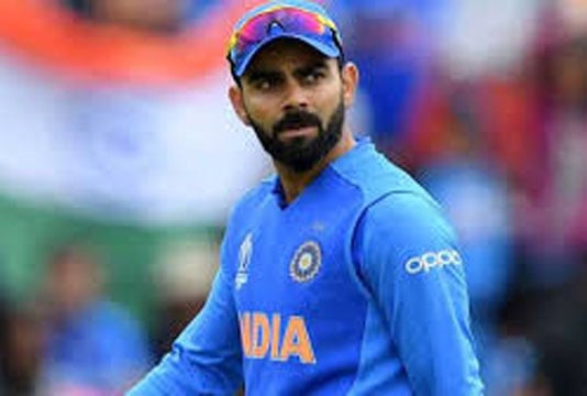 বর্ষসেরা পুরস্কার হাতে পেলেন কোহলি বর্ষসেরা পুরস্কার হাতে পেলেন কোহলি