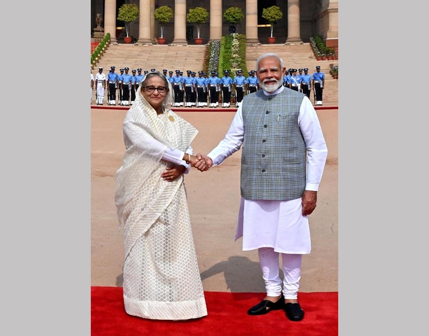নয়াদিল্লির রাষ্ট্রপতি ভবনে প্রধানমন্ত্রীকে আনুষ্ঠানিক সংবর্ধনা নয়াদিল্লির রাষ্ট্রপতি ভবনে প্রধানমন্ত্রীকে আনুষ্ঠানিক সংবর্ধনা