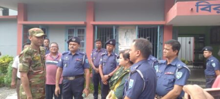 বিরামপুর থানা পরিদর্শনে সেনাবাহিনী ও উপজেলা প্রশাসন