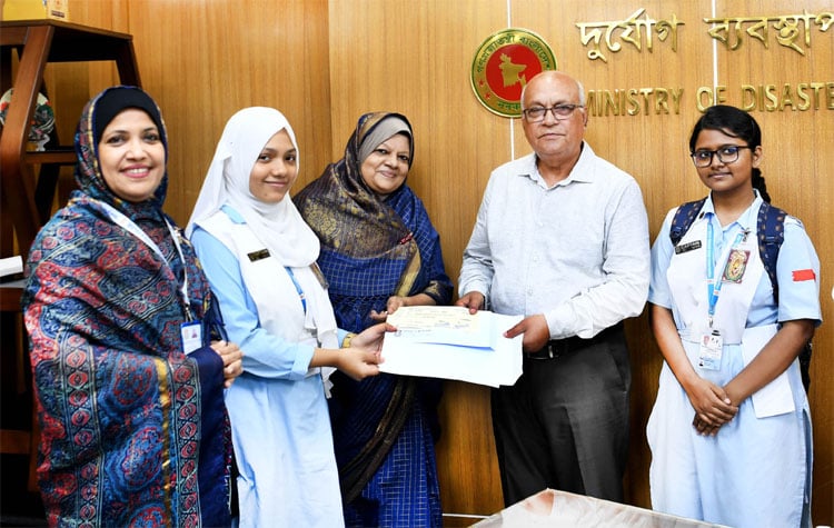 প্রধান উপদেষ্টার পক্ষে ৪ কোটি ৫৭ লাখ টাকার অনুদানের চেক গ্রহণ ত্রাণ উপদেষ্টার প্রধান উপদেষ্টার পক্ষে ৪ কোটি ৫৭ লাখ টাকার অনুদানের চেক গ্রহণ ত্রাণ উপদেষ্টার