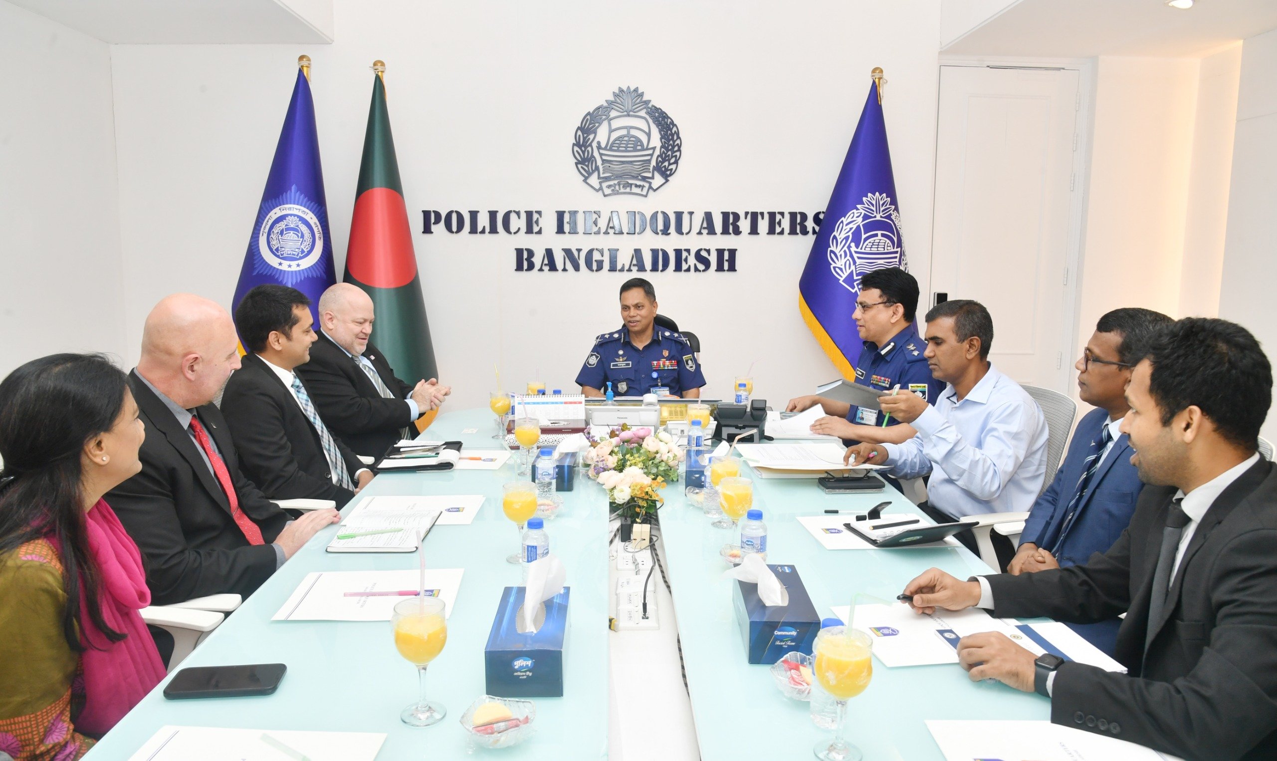 আইজিপির সঙ্গে মার্কিন দূতাবাসের প্রতিনিধিদলের সাক্ষাৎ আইজিপির সঙ্গে মার্কিন দূতাবাসের প্রতিনিধিদলের সাক্ষাৎ