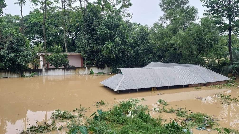 সার্বিক বন্যা পরিস্থিতির উন্নতি : এ পর্যন্ত মারা গেছেন ৫৪ জন সার্বিক বন্যা পরিস্থিতির উন্নতি : এ পর্যন্ত মারা গেছেন ৫৪ জন