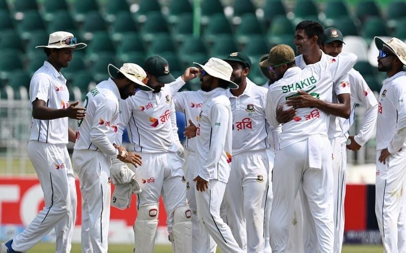 বৃষ্টির কারণে আগেভাগে শেষ চতুর্থ দিন, জয়ের জন্য ১৪৩ রান প্রয়োজন বাংলাদেশের বৃষ্টির কারণে আগেভাগে শেষ চতুর্থ দিন, জয়ের জন্য ১৪৩ রান প্রয়োজন বাংলাদেশের