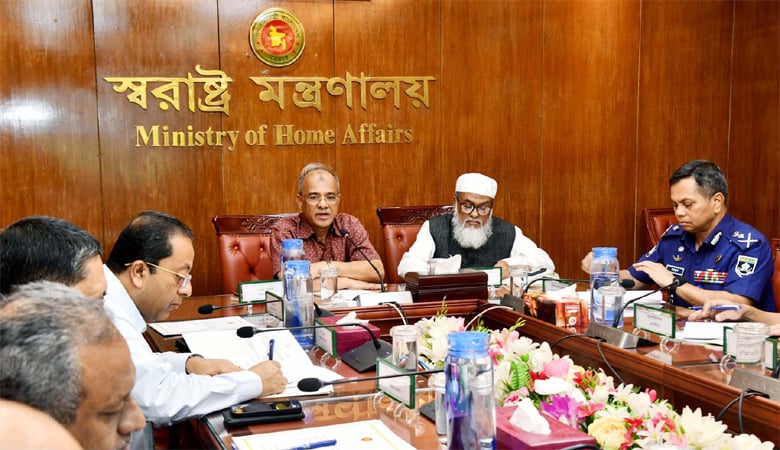 শান্তিপূর্ণ পরিবেশে দুর্গাপূজা অনুষ্ঠানে পদক্ষেপ নেওয়া হচ্ছে : স্বরাষ্ট্র উপদেষ্টা শান্তিপূর্ণ পরিবেশে দুর্গাপূজা অনুষ্ঠানে পদক্ষেপ নেওয়া হচ্ছে : স্বরাষ্ট্র উপদেষ্টা