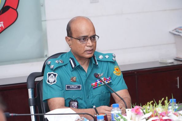 অবৈধ অস্ত্র উদ্ধারে অভিযান আরও জোরদার করা হবে : ডিএমপি কমিশনার অবৈধ অস্ত্র উদ্ধারে অভিযান আরও জোরদার করা হবে : ডিএমপি কমিশনার