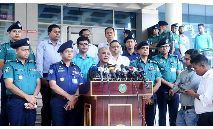সত্যিকারের জনবান্ধব পুলিশ হোন: স্বরাষ্ট্র উপদেষ্টা সত্যিকারের জনবান্ধব পুলিশ হোন: স্বরাষ্ট্র উপদেষ্টা