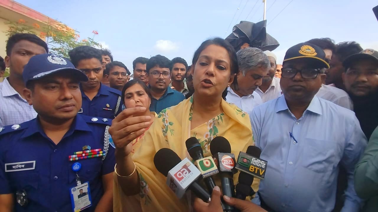 বন্যা প্রতিরোধে পরিকল্পিত বাঁধ নির্মাণ করা হবে: পানিসম্পদ উপদেষ্টা বন্যা প্রতিরোধে পরিকল্পিত বাঁধ নির্মাণ করা হবে: পানিসম্পদ উপদেষ্টা