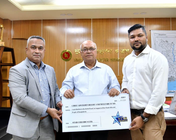 প্রধান উপদেষ্টার পক্ষে দেড় কোটি টাকার অনুদানের চেক গ্রহণ ত্রাণ উপদেষ্টার প্রধান উপদেষ্টার পক্ষে দেড় কোটি টাকার অনুদানের চেক গ্রহণ ত্রাণ উপদেষ্টার