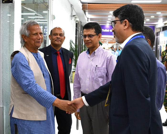 দেশে ফিরেছেন প্রধান উপদেষ্টা দেশে ফিরেছেন প্রধান উপদেষ্টা