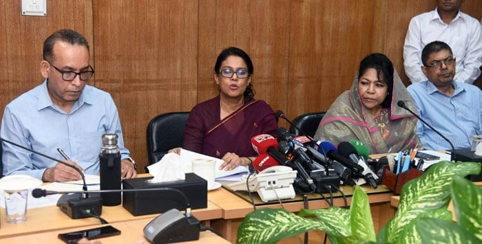 সেন্টমার্টিনে সিঙ্গেল ইউজ প্লাস্টিকের ব্যবহার বন্ধ করা হবে : পরিবেশ উপদেষ্টা সেন্টমার্টিনে সিঙ্গেল ইউজ প্লাস্টিকের ব্যবহার বন্ধ করা হবে : পরিবেশ উপদেষ্টা