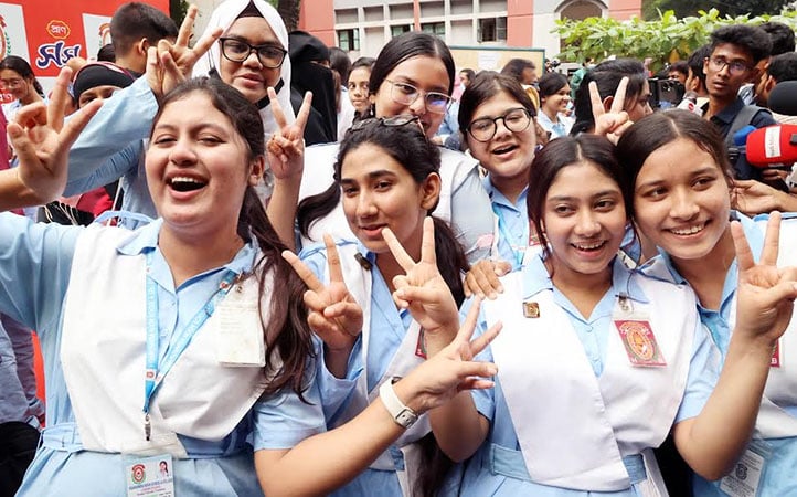 এইচএসসি ও সমমান পরীক্ষার ফল প্রকাশ: পাসের হার ৭৭.৭৮ শতাংশ এইচএসসি ও সমমান পরীক্ষার ফল প্রকাশ: পাসের হার ৭৭.৭৮ শতাংশ