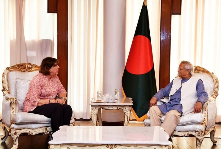 প্রধান উপদেষ্টার সঙ্গে বিদায়ী ডাচ রাষ্ট্রদূতের সৌজন্য সাক্ষাৎ প্রধান উপদেষ্টার সঙ্গে বিদায়ী ডাচ রাষ্ট্রদূতের সৌজন্য সাক্ষাৎ