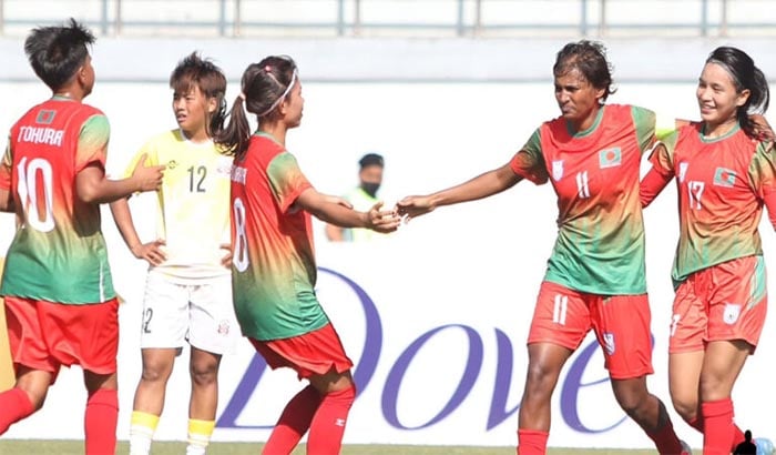 তহুরার হ্যাট্টিকে ভুটানকে গোলবন্যায় ভাসিয়ে ফাইনালে বাংলাদেশ তহুরার হ্যাট্টিকে ভুটানকে গোলবন্যায় ভাসিয়ে ফাইনালে বাংলাদেশ