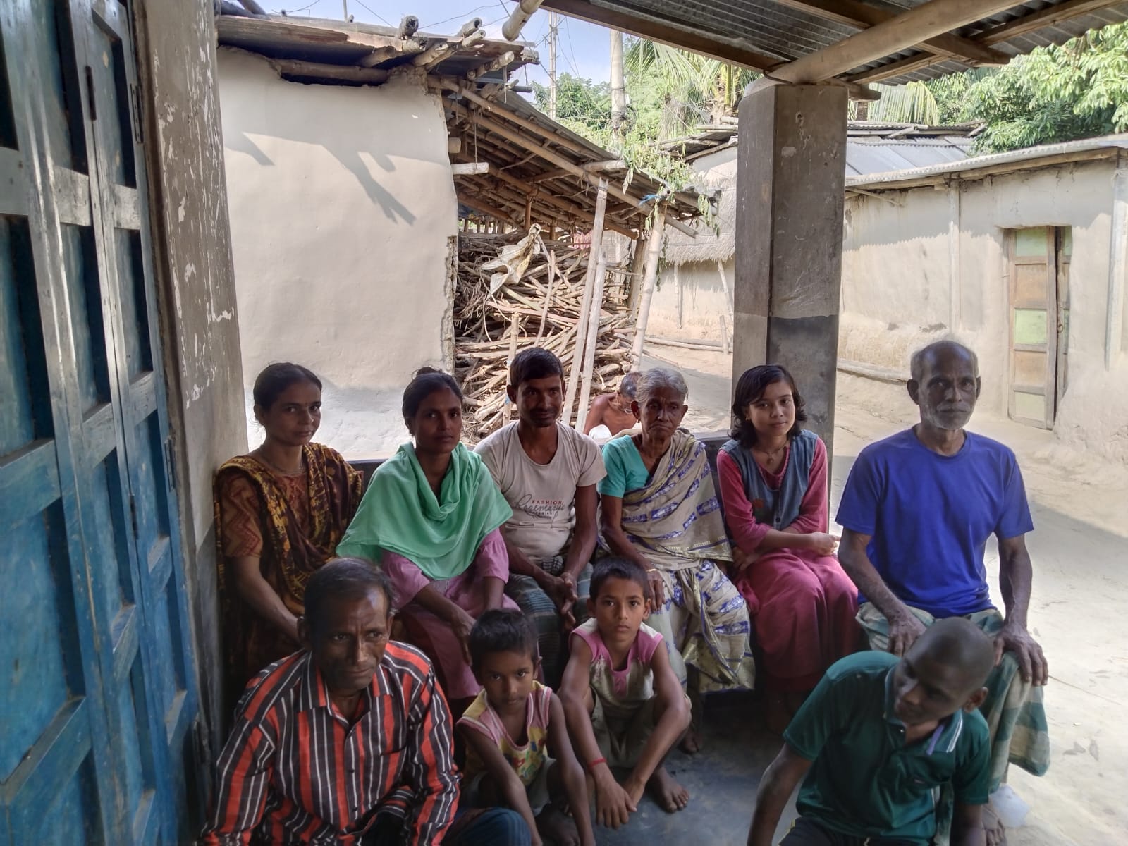 বিরামপুরে ২ ভাই-বোনের পরিবারে ১২ জন বাক প্রতিবন্ধী : প্রতিবন্ধী ভাতায় একমাত্র ভরসা; খাবার জোটে না ঠিকমত !