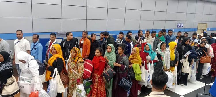 লেবানন থেকে গতরাতে ফিরলেন ১৮৩ জন, এ পর্যন্ত এসেছেন মোট ৫২১ জন লেবানন থেকে গতরাতে ফিরলেন ১৮৩ জন, এ পর্যন্ত এসেছেন মোট ৫২১ জন