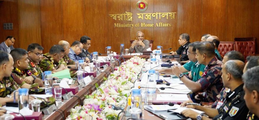 কোন অপরাধীকেই ছাড় দেয়া হবে না : স্বরাষ্ট্র উপদেষ্টা কোন অপরাধীকেই ছাড় দেয়া হবে না : স্বরাষ্ট্র উপদেষ্টা