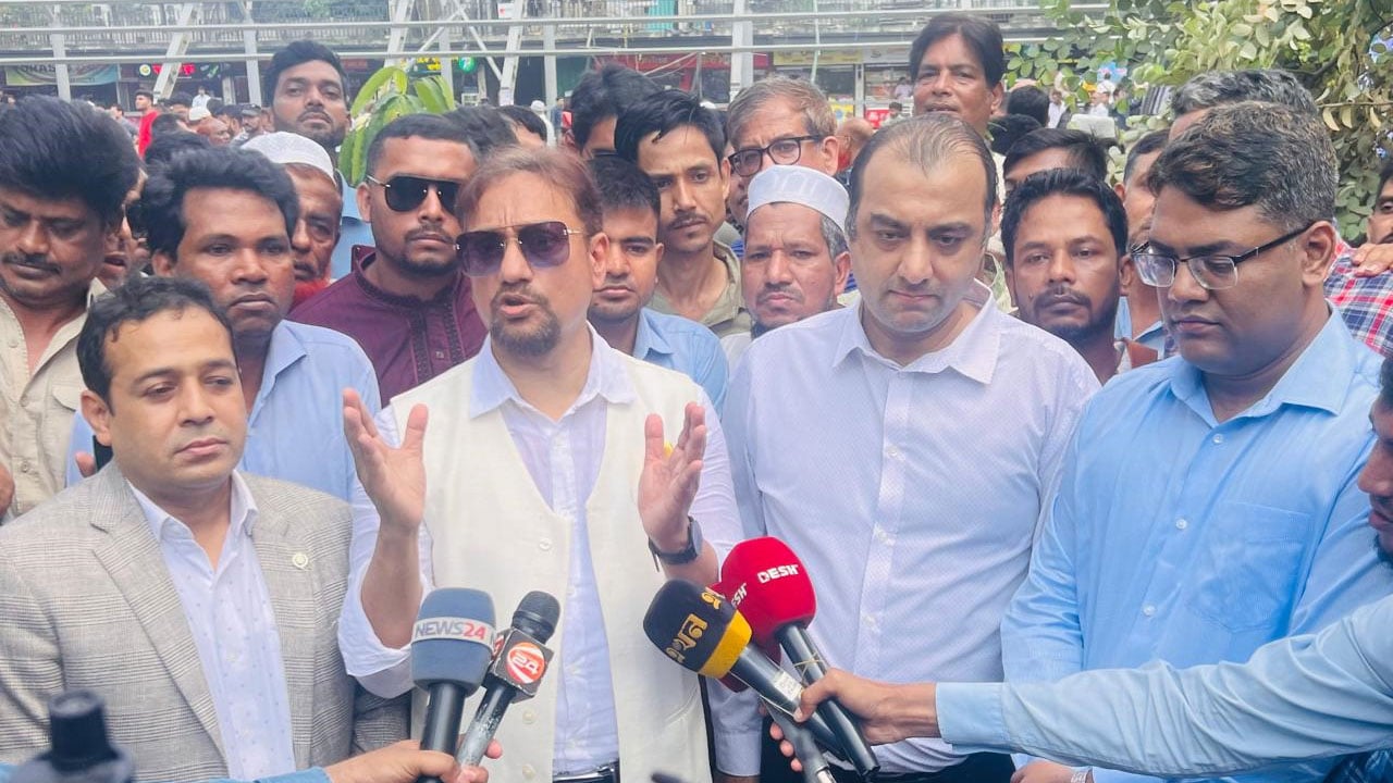 বিপ্লব উদ্যানের বাণিজ্যিক স্থাপনা ভেঙে সবুজ পার্ক করা হবে : চসিক মেয়র বিপ্লব উদ্যানের বাণিজ্যিক স্থাপনা ভেঙে সবুজ পার্ক করা হবে : চসিক মেয়র