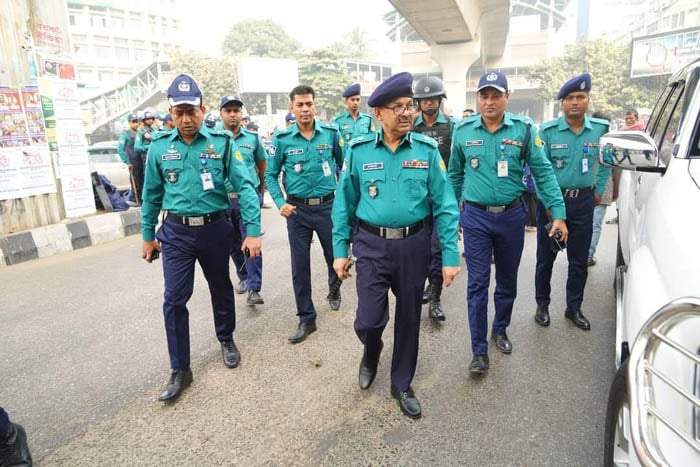 নিরাপত্তা ব্যবস্থা পরিদর্শন করলেন ডিএমপি কমিশনার নিরাপত্তা ব্যবস্থা পরিদর্শন করলেন ডিএমপি কমিশনার
