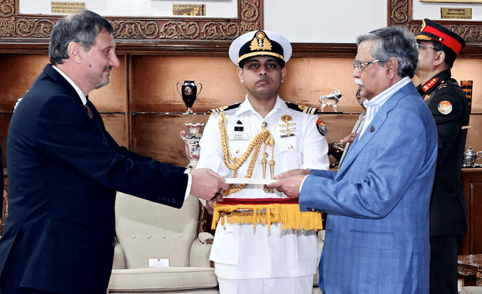 রাষ্ট্রপতির কাছে বুলগেরিয়ার রাষ্ট্রদূতের পরিচয়পত্র পেশ রাষ্ট্রপতির কাছে বুলগেরিয়ার রাষ্ট্রদূতের পরিচয়পত্র পেশ