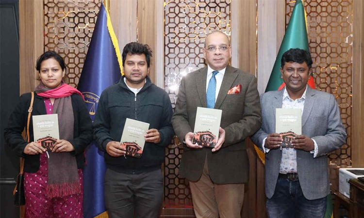 জুলাই গণঅভ্যুত্থান নিয়ে লেখা বইয়ের মোড়ক উন্মোচন করলেন প্রধান বিচারপতি জুলাই গণঅভ্যুত্থান নিয়ে লেখা বইয়ের মোড়ক উন্মোচন করলেন প্রধান বিচারপতি