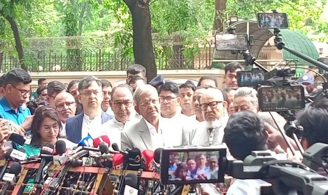 ডিসেম্বরের মধ্যে নির্বাচন চায় বিএনপি: মির্জা ফখরুল ডিসেম্বরের মধ্যে নির্বাচন চায় বিএনপি: মির্জা ফখরুল