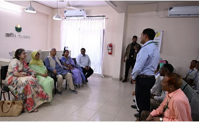 গ্রামীণ ব্যাংকের প্রথম শাখা পরিদর্শন করলেন প্রধান উপদেষ্টা গ্রামীণ ব্যাংকের প্রথম শাখা পরিদর্শন করলেন প্রধান উপদেষ্টা