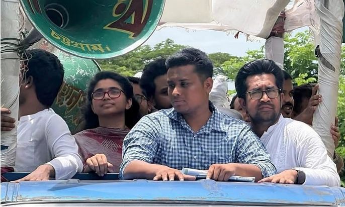 দুই ছাত্র উপদেষ্টা গণঅভ্যুত্থানের সবপক্ষের প্রতিনিধি, তাদের সম্মানহানি কাম্য নয়: হাসনাত আবদুল্লাহ দুই ছাত্র উপদেষ্টা গণঅভ্যুত্থানের সবপক্ষের প্রতিনিধি, তাদের সম্মানহানি কাম্য নয়: হাসনাত আবদুল্লাহ