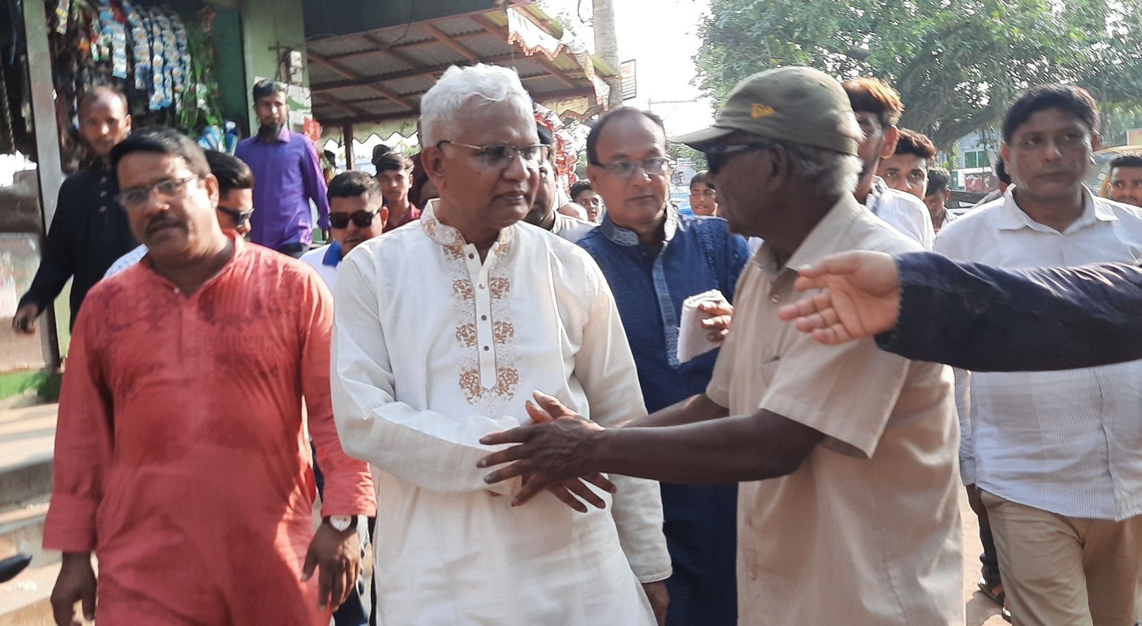 বিএনপির স্থায়ী কমিটির সদস্য এজেডএম জাহিদ হোসেনের বিরামপুরে জনগনের সাথে ঈদের শুভেচ্ছা বিনিময় বিএনপির স্থায়ী কমিটির সদস্য এজেডএম জাহিদ হোসেনের বিরামপুরে জনগনের সাথে ঈদের শুভেচ্ছা বিনিময়