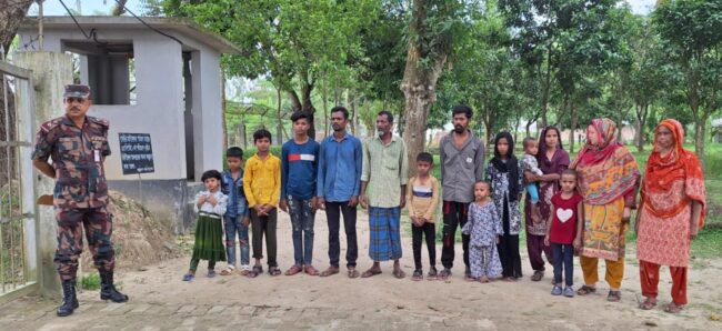 বিরামপুরের অচিন্তপুর সীমান্ত দিয়ে ১৫ জনকে বাংলাদেশে পুশইন করেছে বিএসএফ সদস্যরা